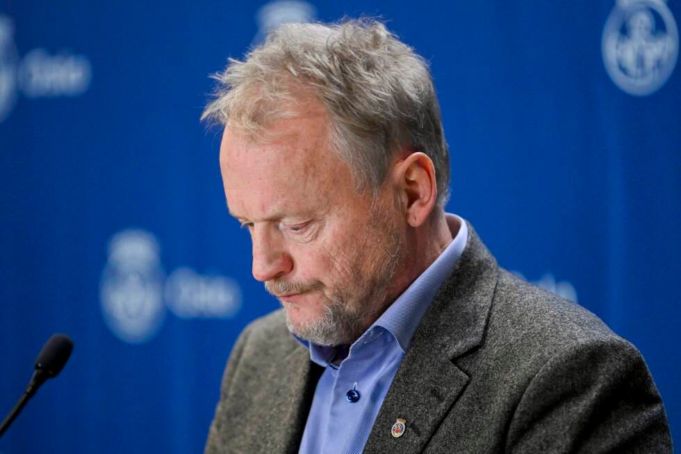 Byrådsleder i Oslo Raymond Johansen var preget av situasjonen under tirsdagens pressekonferanse om koronasituasjonen. Foto: Annika Byrde / NTB