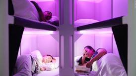 Er du lei av lite plass på fly? Hva med en sovekupé på økonomiklasse?