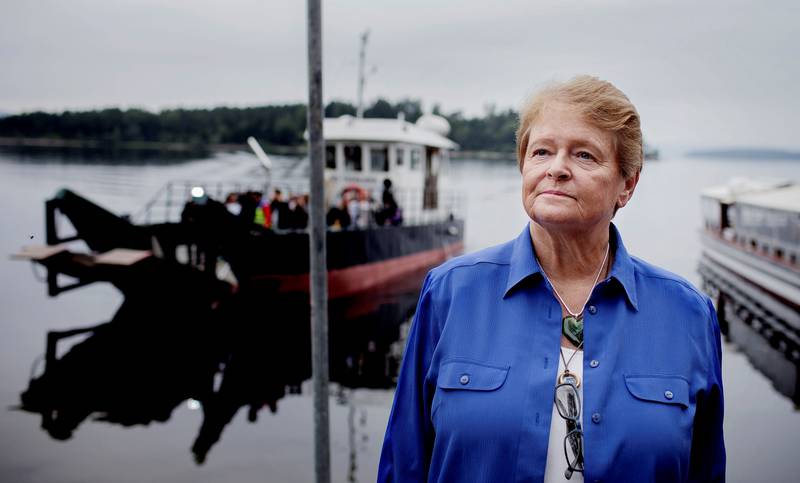 Statsminister: Gro Harlem Brundtland på Utøya i fjor sommer. Hun var her i 2011 også, men forlot øya før Breivik ankom. Hun sto på hans «liste»: – Han skulle ikke bare drepe henne, han skulle halshugge henne. Det er lett å se at det er en symbolsk handling. Brundtland var landsmoderen som åpnet grensene.