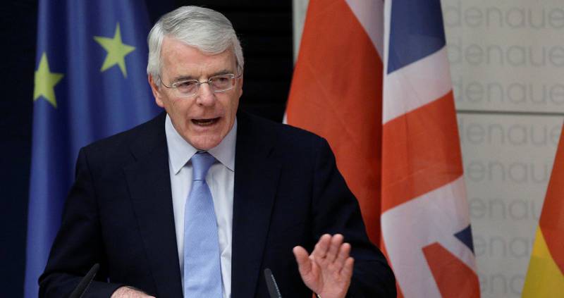 Tidligere statsminister John Major advarer May mot DUP-samarbeid.