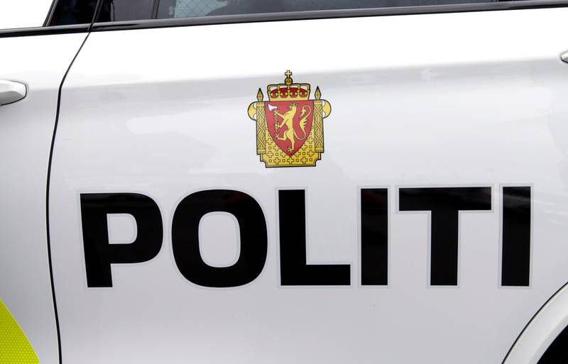 OSLO  20160620.
Politiet i arbeid. Politi med politilogo på bil.
Modellklarert til redaksjonell bruk.
Foto: Gorm Kallestad / NTB scanpix