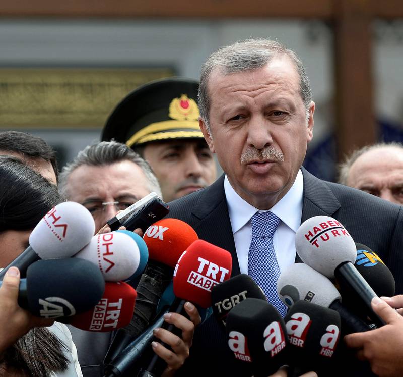 GEVINST: Tyrkias president Recep Tayyip Erdogan kan vinne politisk på den strenge håndteringen av det nye sikkerhetsbildet. – Jeg vil ikke konkludere med at situasjonen er noe Erdogan har planlagt, men det passer bra med en analyse av hva han vil tjene på, sier Einar Wigen ved UiO. Foto: NTB SCANPIX