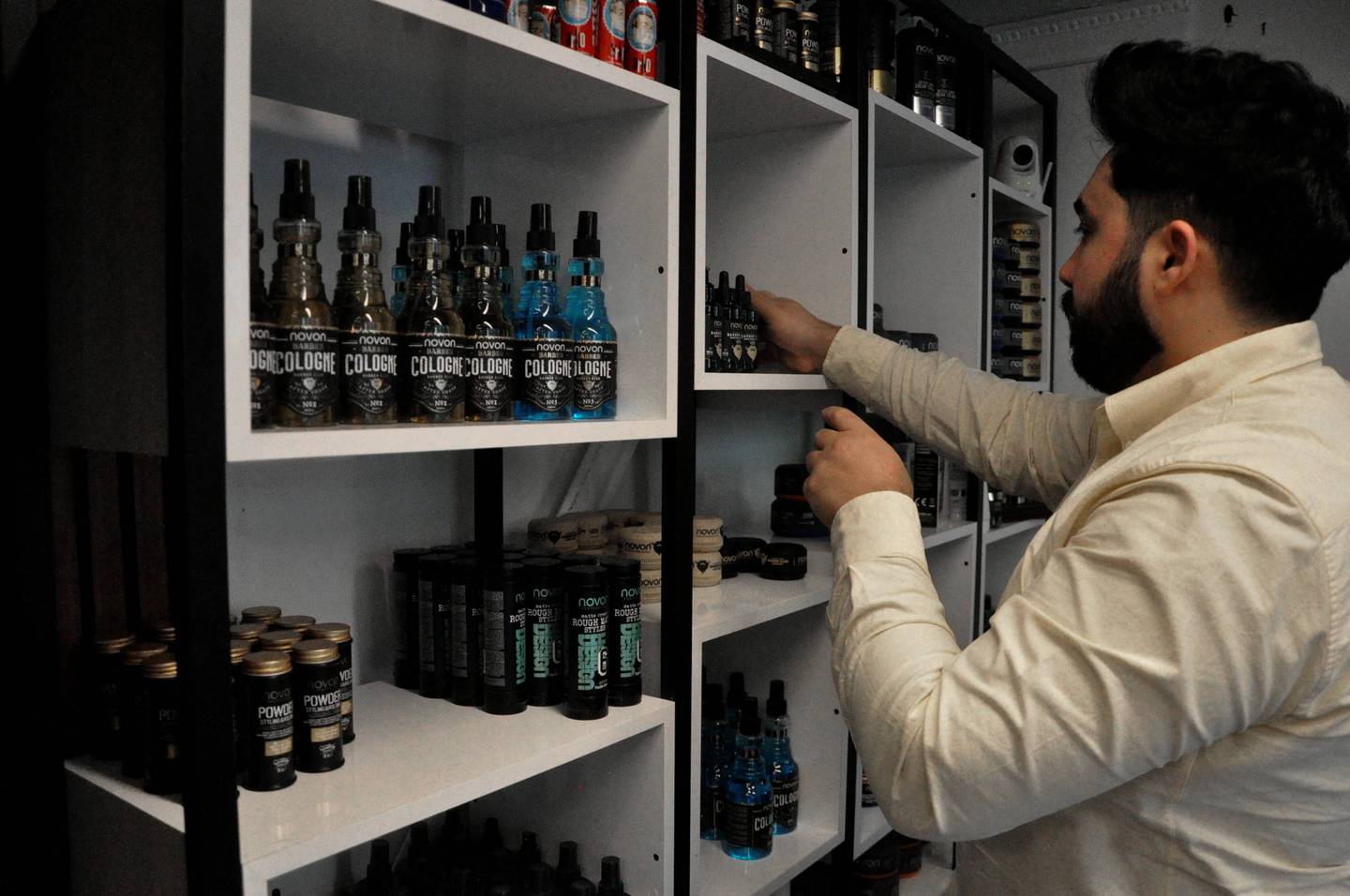 I barbersalongen i Stavanger er det mange ulike produkter de med skjegg og bart kan bruke