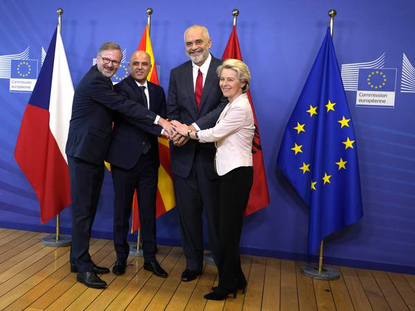 EU har innledet samtaler med Albania og Nord-Makedonia