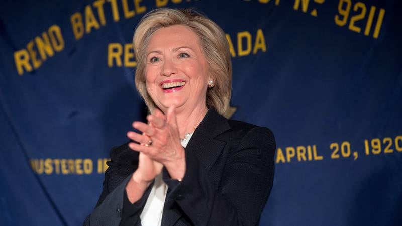 Hillary Clinton sliter på hjemmebane. FOTO: JAMES GLOVER/REUTERS/NTB SCANPIX