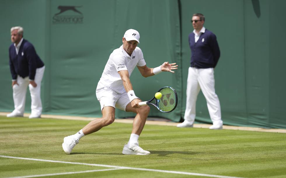 Casper Ruud mener han er blitt en bedre spiller på gresset tross tidlig exit i Wimbledon. Foto: Alberto Pezzali / AP / NTB