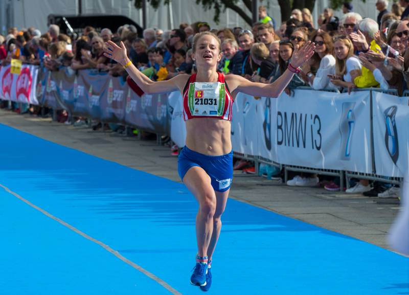 Æres de som æres bør: Runa Skrove Falch vant halvmaraton  på tiden 1:16:32. Hun ble norgesmester på distansen.