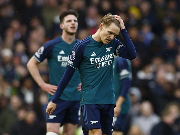 Nyttårssmell for Ødegaard og Arsenal – røk i derbyet mot Fulham
