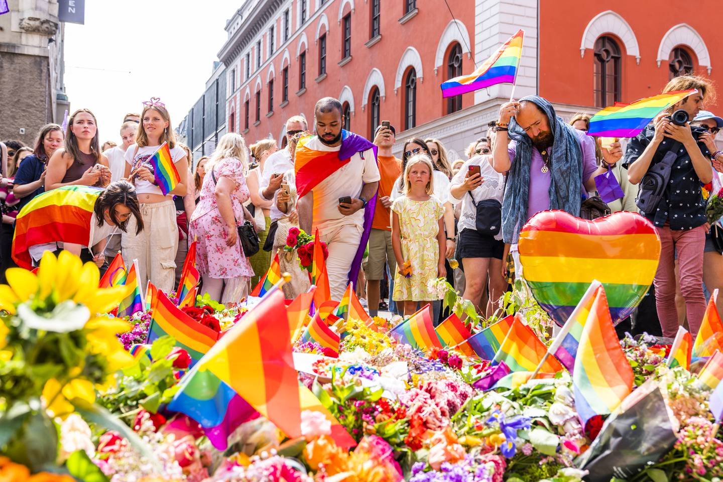 Dagen etter skytingen ble det arrangert en spontan prideparade. Foto: Håkon Mosvold Larsen / NTB