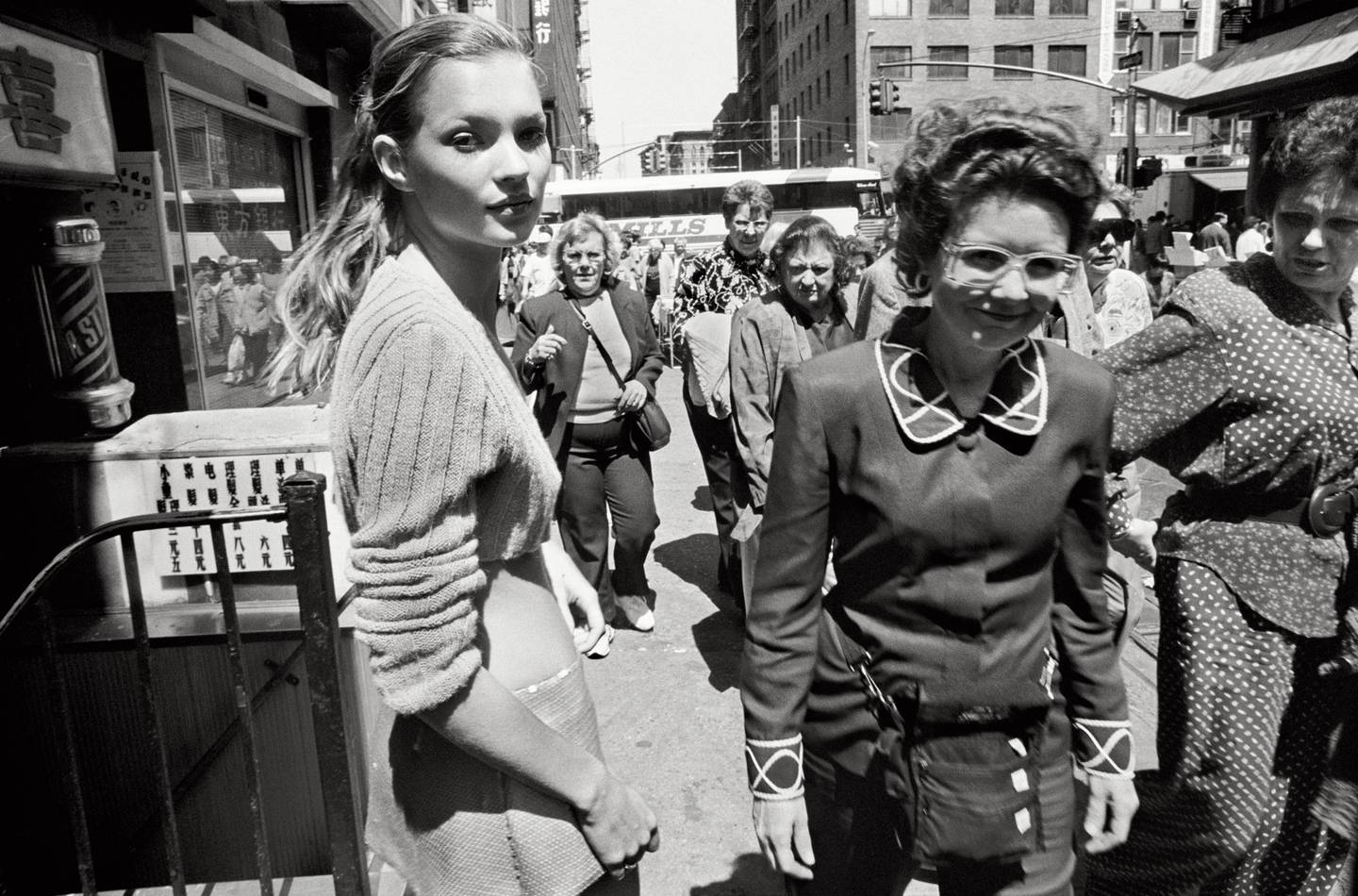 Fotografen Glen Ruchford valgte å fotografere Kate Moss i svart-hvitt, det falt ikke i god jord hos magasinet Harper's Bazaar.