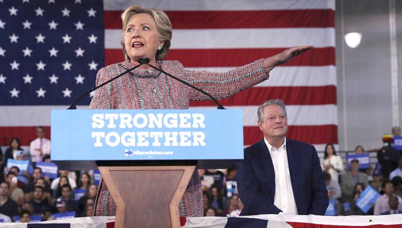 LEDER: Hillary Clinton leder på meningsmålingene, men klarer ikke helt å løfte stemningen i Miami.