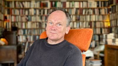 Stavanger Antikvariat gjenoppstår: Nå har han 50.000 bøker hjemme