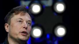Søksmålene hagler etter Elon Musks Twitter-oppsigelser