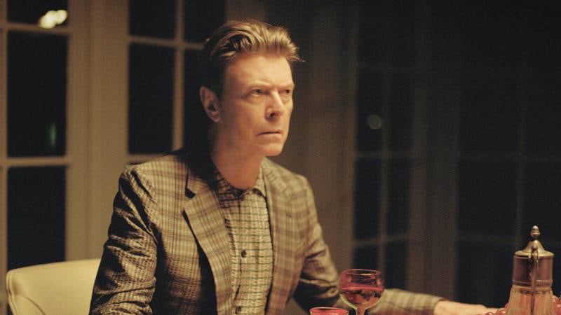 Et av de siste portrettene: Dette portrettet av David Bowie bkle tatt i forbindelse med hans rolle i kortfilmen  The Stars (Are Out Tonight) i februar 2013. FOTO: NTB scanpix/AFP