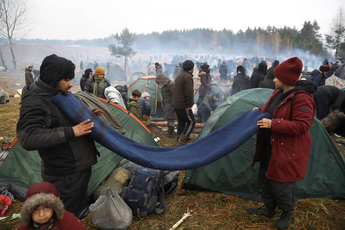 Migranter i en leir nær Bruzgi-Kuznica grensepasseringen i Hviterussland, nær grensa til Polen.