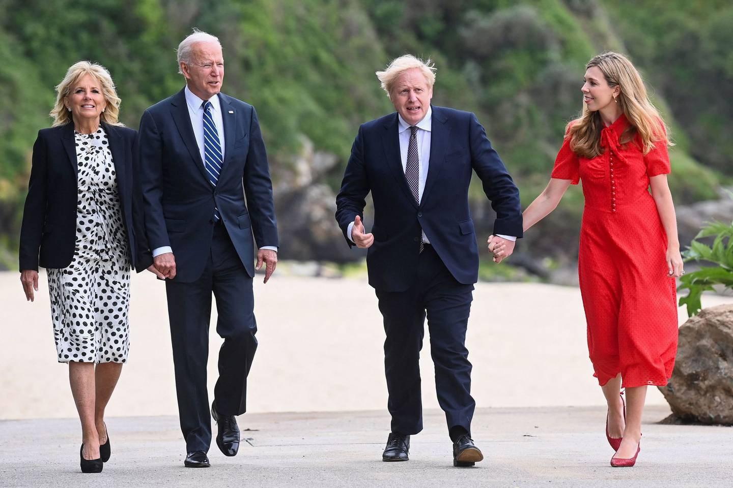 Storbritannias statsminister Boris Johnson og kona Carrie fikk besøk av USAs president Joe Biden og kona Jill allerede torsdag.