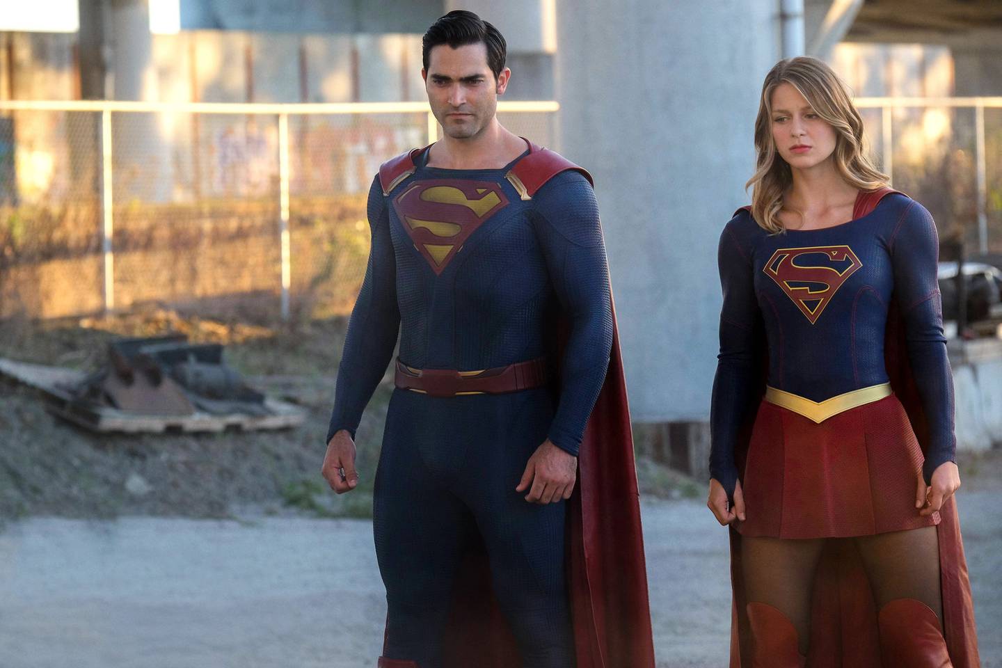 TV-versjonen av Supermann (Tyler Hoechlin) var innom «Supergirl»før han fikk sin egen serie i «Superman and Lois». Melissa Benoist spilte Supergirl i seks sesonger.