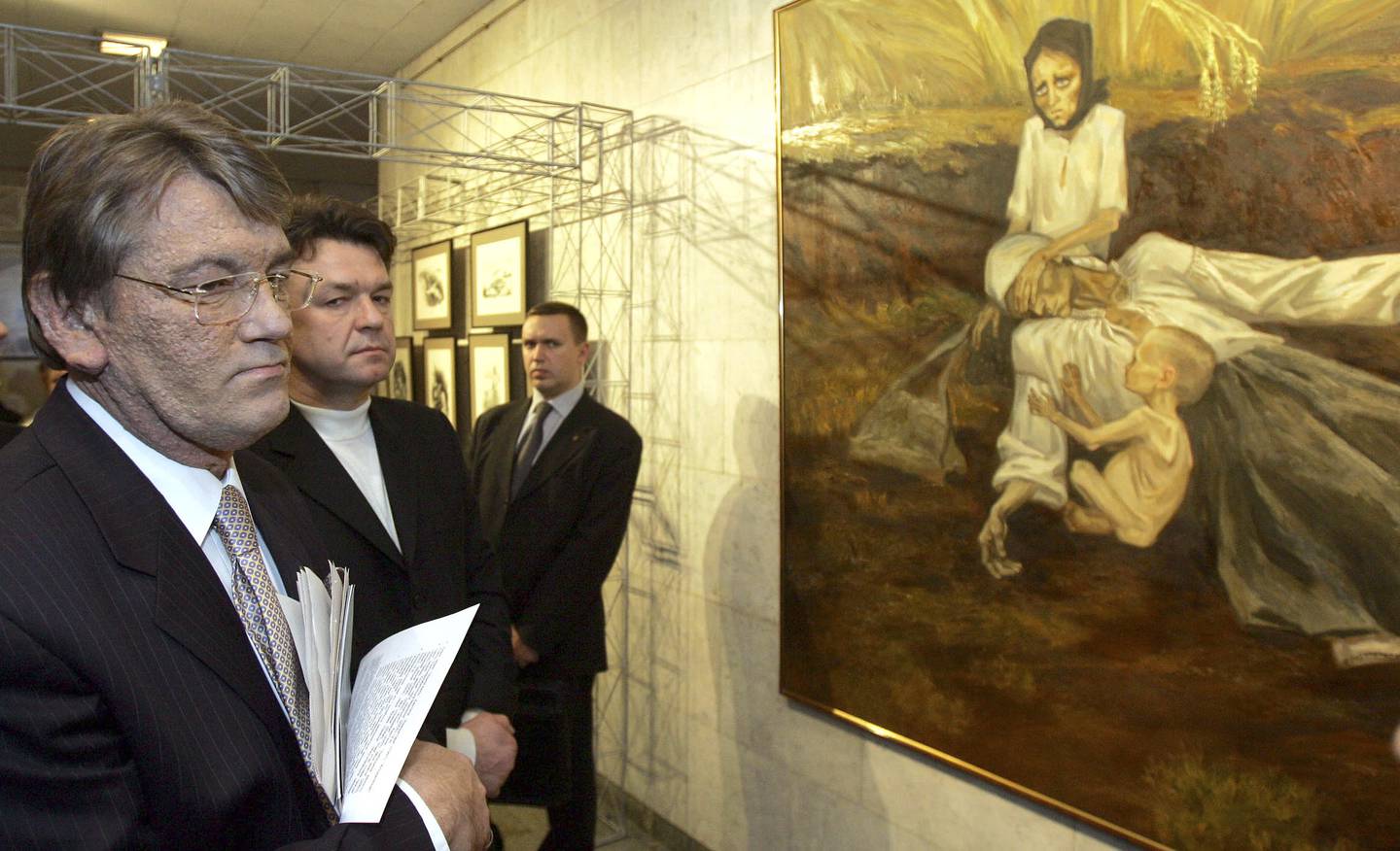 Ukrainas daværende president  Viktor Jusjtsjenko åpnet i 2005 en utstilling for å markere sultkatastrofen i Ukraina i 1932-1933.
