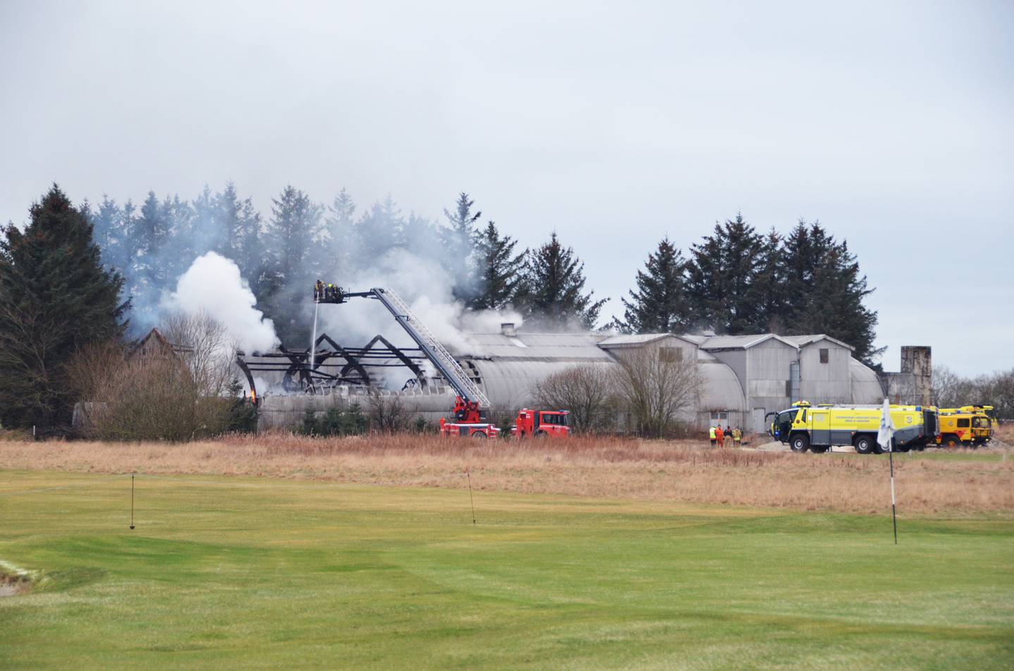 Klokken 10.15 meldte Rogaland brann og redning IKS at brannen var slukket. Det kom ikke skader på nærliggende eiendommer, som golfklubben.