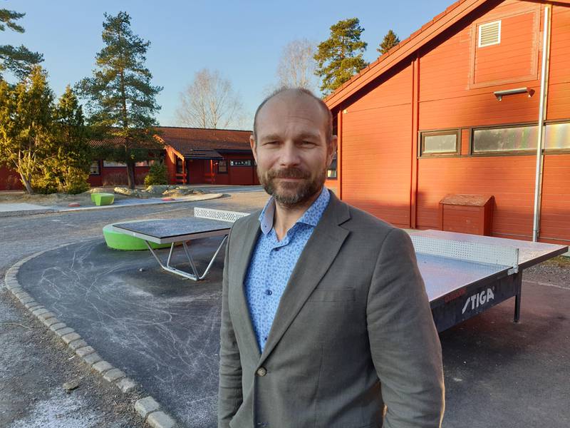Rektor på Mortensrud barneskole, Trond Herbert Johansen, vil at politikerne endrer finansieringsmodellen for skolene.