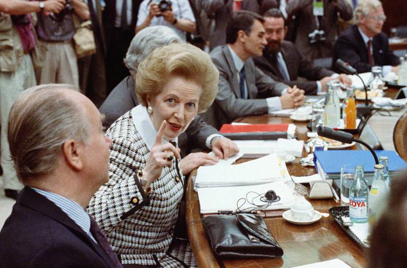 TØFF TONE: Statsminister Margaret Thatcher hadde mange runder med sine kolleger i EF gjennom hele 80-tallet. Her fra et toppmøte i Madrid i 1989.