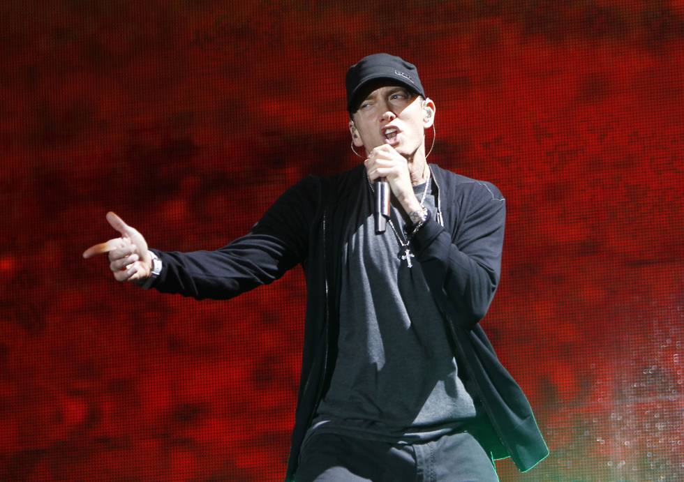 Eminem i aksjon på scenen. Men rapperen har flere talenter – og dukker opp i en kommende dramaserie. Foto: AP