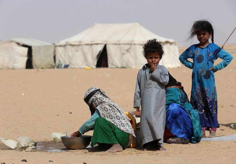 Barn i Jemen lider under den militære konflikten i landet. Den humanitære situasjonen har vært alvorlig i en årrekke, men militærangrepene det siste året har forverret situasjonen. Her fra en leir for internt fordrevne. FOTO: ALI OWIDHA/NTB SCANPIX