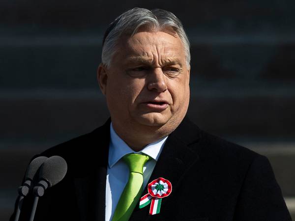 Nå truer Orban med å «okkupere» Brussel