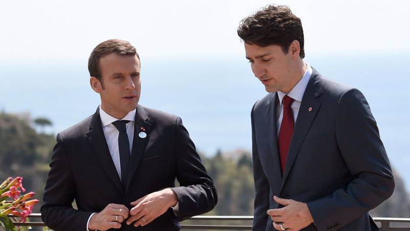 Frankrikes president Emmanuel Macron og Canadas statsminister Justin Trudeau under en prat i går. 