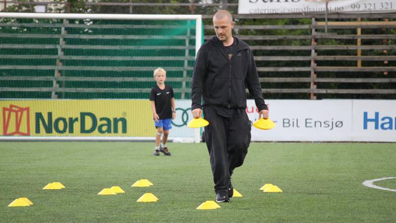 Kjelsås-trener Eivind Kampen sier laget hans ikke har råd til flere feilskjær.