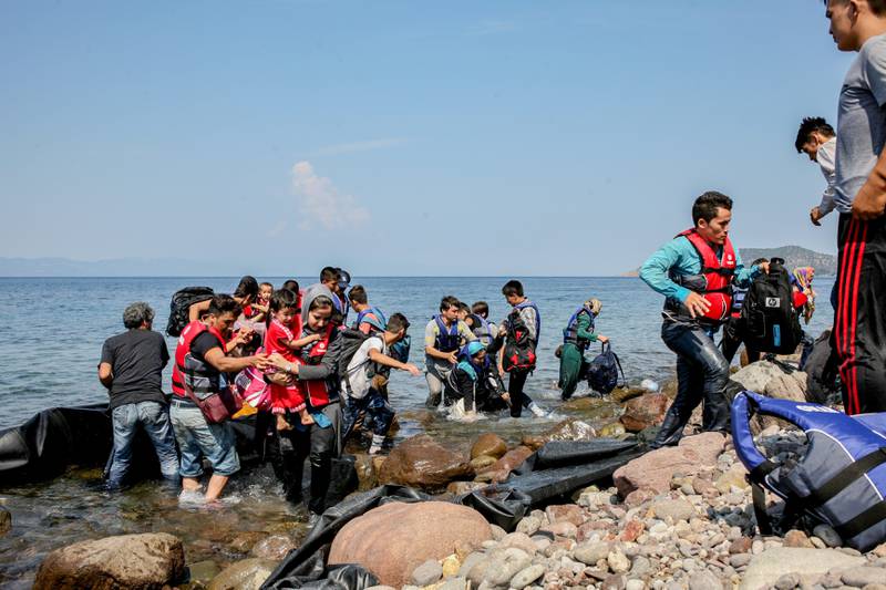 Antall flyktninger til Hellas har skutt i været de siste månedene, men det er ingen hjelpeorganisasjoner i nærheten av Lesvos nordkyst. De fleste flyktningene kommer fra Syria og Afghanistan. FOTO: HEIDI TAKSDAL SKJESETH