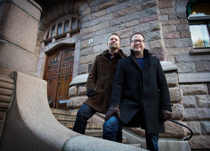 Brødrene Gjermund (t.v.) og Vegard Stenberg Eriksen står bak dramaserien «Mammon», som nå er i sin andre sesong på NRK. FOTO: ARNE OVE BERGO
