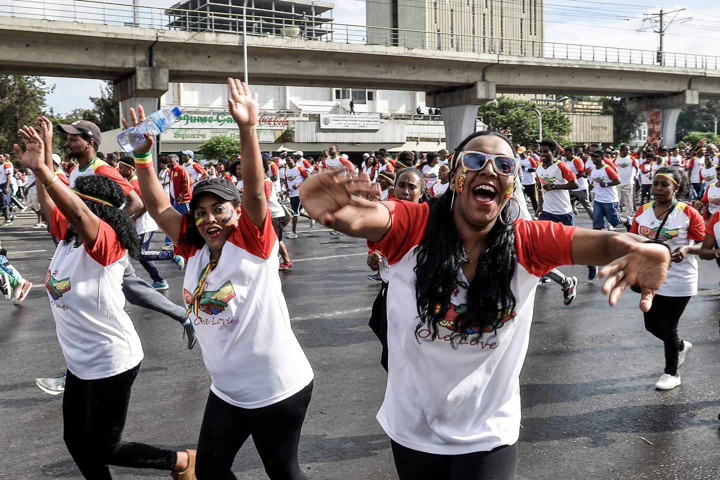 Competitors react as they run during the first Ethiopia-Eritrea Peace and reconciliation Run (10km) in Addis Ababa on November 11, 2018. - Thousands of Ethiopians and Eritreans have taken part in a 10-kilometre reconciliation run, the first joint sporting event since the former bitter foes launched a rapid diplomatic thaw in July. The peace race through the Ethiopian capital caught the new positive mood after years of "cold war". The two countries fought a war from 1998-2000 that left an estimated 80,000 people dead on both sides. (Photo by Michael TEWELDE / AFP)
