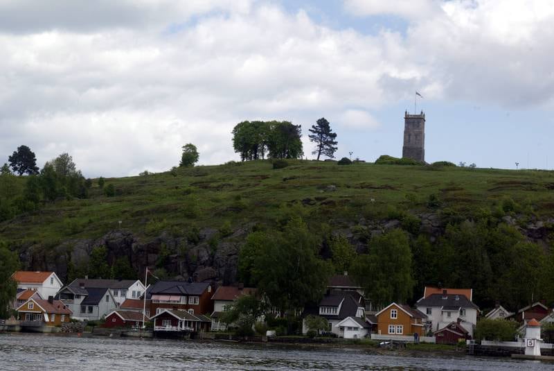 Slottsfjellet i Tønsberg er en av mange attraksjoner på kystveien mellom Horten og Helgeroa. 