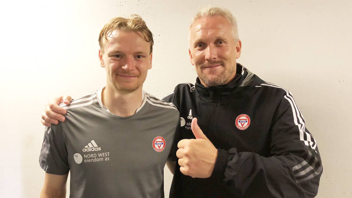 KFUM-trener Jørgen Isnes var veldig godt fornøyd med tre poeng borte mot Sogndal, og etter at han fikk målet sitt var også Robin Rasch strålende fornøyd med turen til Fosshaugane.
