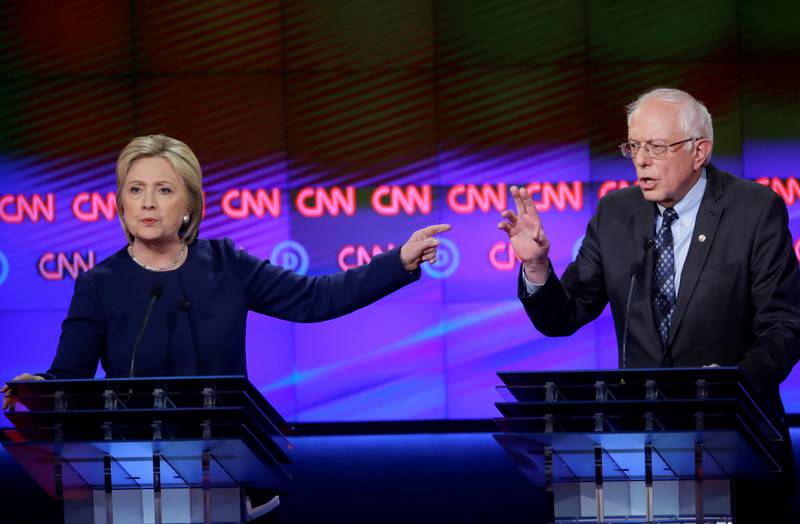 New York er svært viktig å vinne for dem begge. I kveld møtes Hillary Clinton og Bernie Sanders til duell. Her fra en debatt i Michigan i mars. FOTO: CARLOS OSORIO/NTB SCANPIX