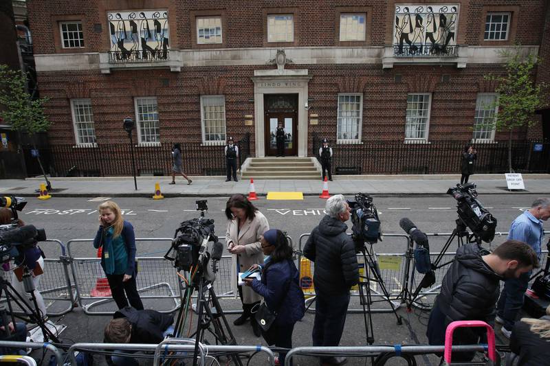 Members of the press set up outside the private Lindo Wing of St Mary's Hospital, in central London on April 9, 2018, where Britain's Catherine, Duchess of Cambridge is in labour.
Catherine, the wife of Britain's Prince William, was admitted to hospital in London on Monday in the early stages of labour, Kensington Palace announced. / AFP PHOTO / Daniel LEAL-OLIVAS