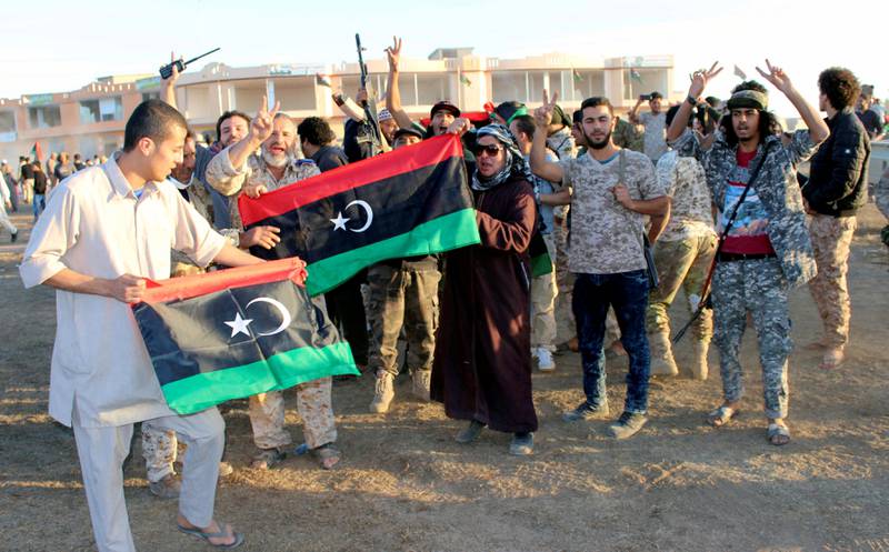 Libyske styrker feiret da de var nær ved å sikre seg IS-gruppens siste område i Sirte. Nå har styrkene overtatt kontrollen i byen etter IS.