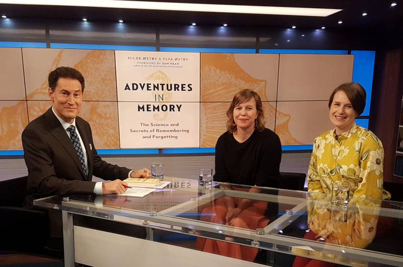 Fredag kveld i Canada: Hilde og Ylva Østby intervjues av canadiske Steve Paikin i hans daglige nyhetsprogram «The Agenda». FOTO: PRIVAT