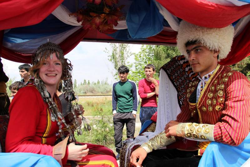 På vei til et lokalt bryllup i Turkmenistan.