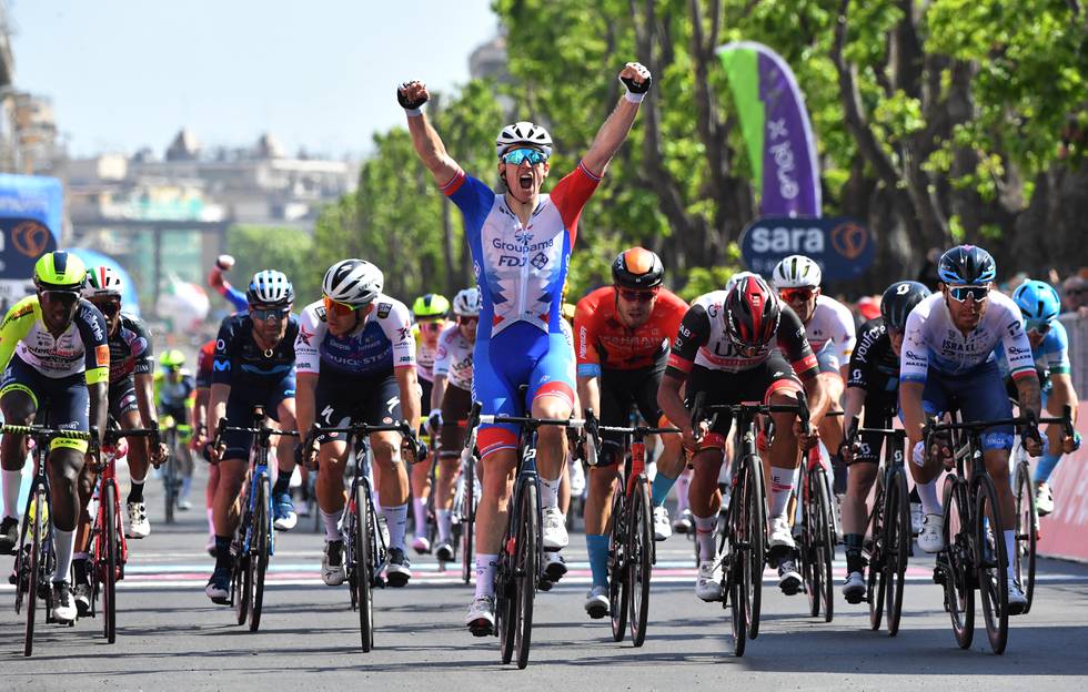 Franske Arnaud Démare var best da den 5. etappen i sykkelrittet Giro d'Italia endte med massespurt onsdag.