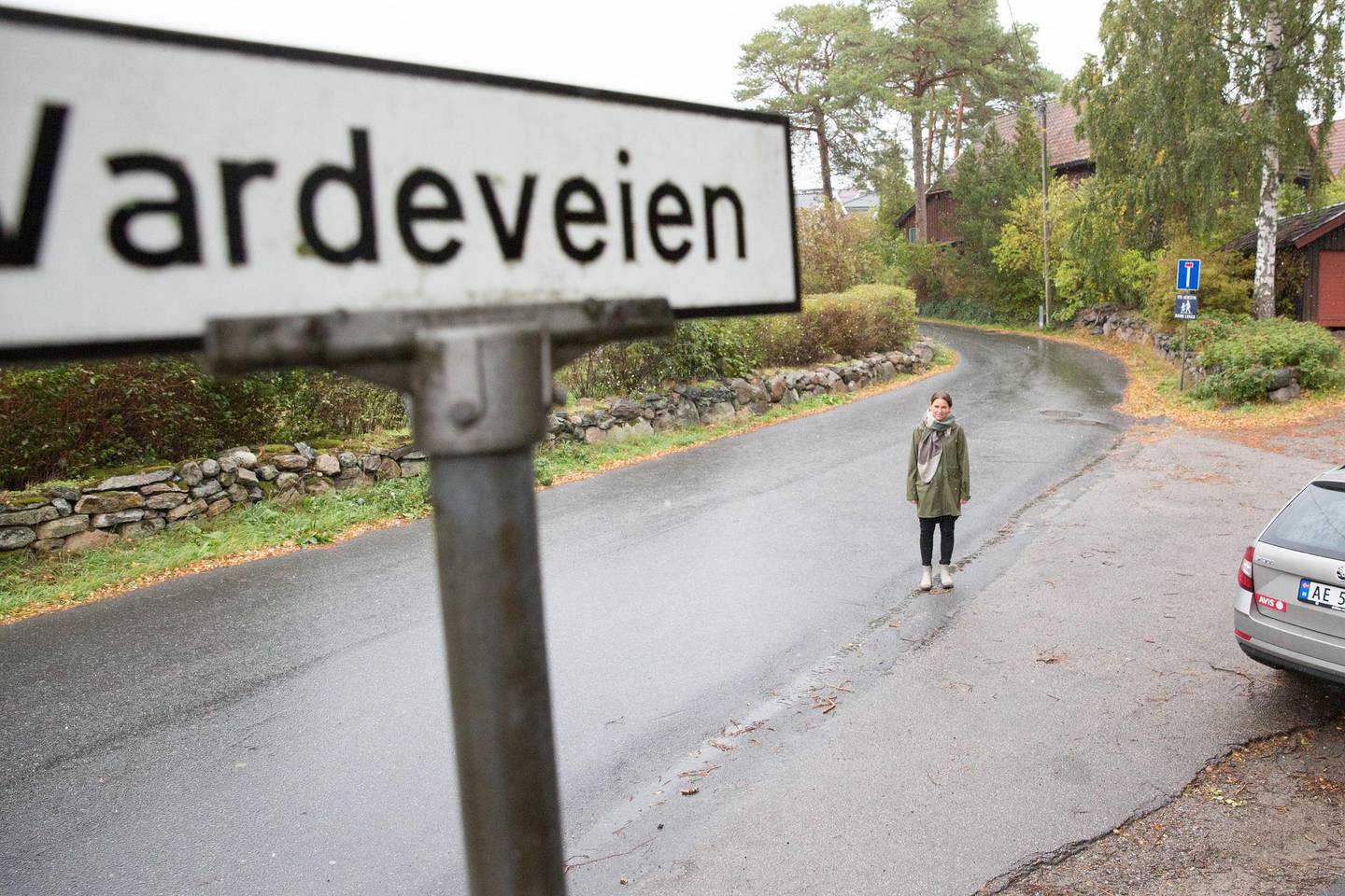 SV-politiker Anne Aga har bodd i Vardeveien i Larkollen siden 1980. Nå risikerer gaten å måtte bytte navn til noe annet, ettersom den har en navnesøster i Moss.