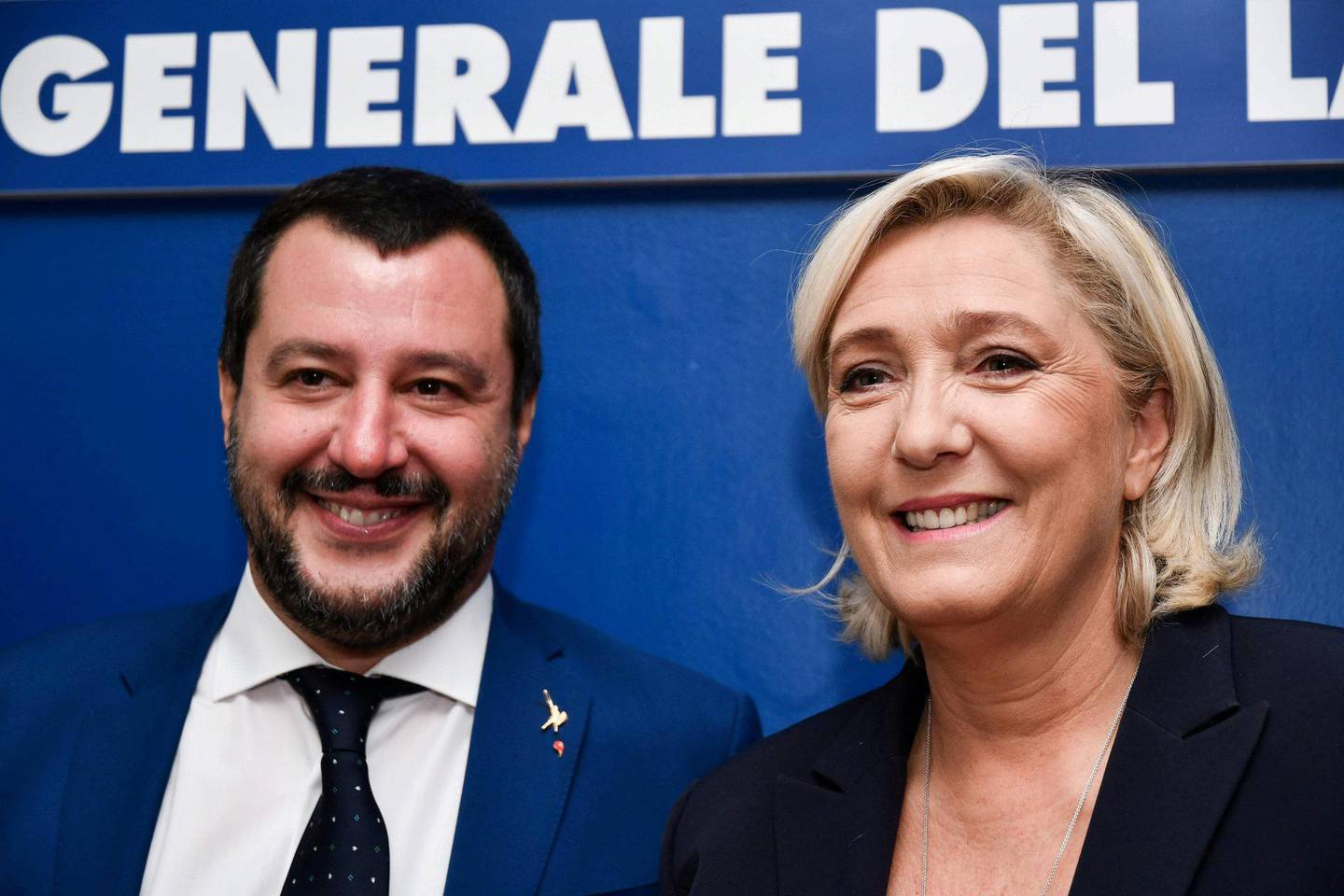 ENDRET: Partiene til italienske Matteo Salvini (t.v.) og franske Marine Le Pen har endret ståsted om EU. FOTO: NTB SCANPIX