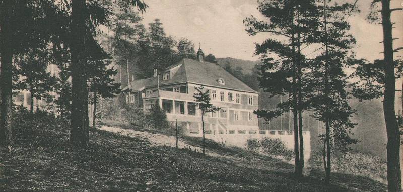 Sanatoriet: Tuberkulosehjemmet i Hamborgstrømskogen ble innviet i 1914 med plass til 50 pasienter og regnet som et av landets beste. I 1951 ble klinikken bygget om til poliomyelittavdeling for Drammen sykehus, til den i 1956 ble tatt i bruk som fødehjem. FOTO: DRAMMEN BYARKIV
