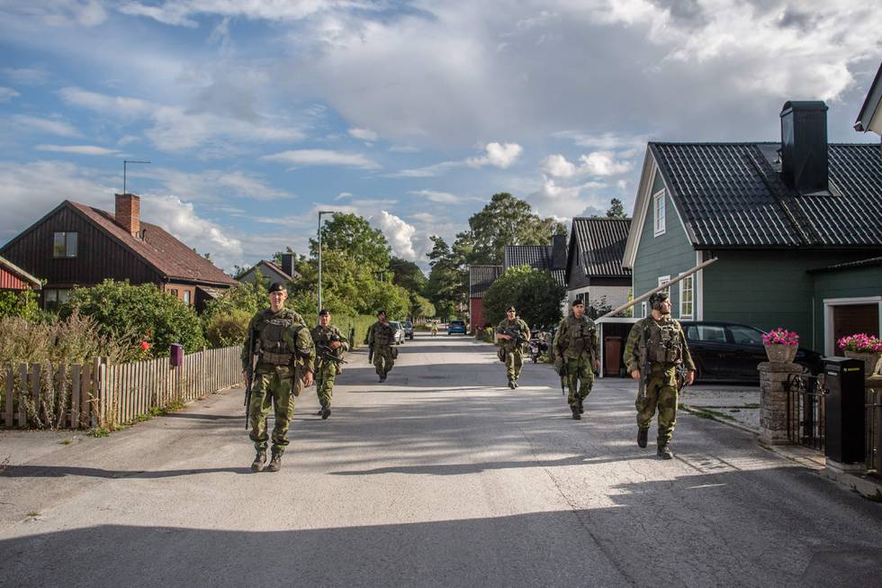 This Handout photo made available on August 25, 2020 by the Swedish Armed Forces shows an army combat team patroling a village street in Gotland, Sweden. - Sweden's military is currently putting on a show of force in the Baltic Sea as a signal to Russia amid concerns about its intentions in the region, Defence Minister Peter Hultqvist said on August 25, 2020.
The so-called "high readiness action" means the Swedish army, navy and air force are currently more visible in the southeastern and southern Baltic Sea and on the island of Gotland. (Photo by Bezhav Mahmoud / various sources / AFP) / - Sweden OUT / RESTRICTED TO EDITORIAL USE - MANDATORY CREDIT "AFP PHOTO / SWEDISH ARMED FORCES / Bezhav Mahmoud " - NO MARKETING - NO ADVERTISING CAMPAIGNS - DISTRIBUTED AS A SERVICE TO CLIENTS