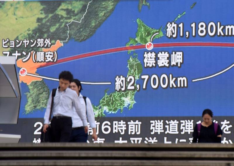 Det er sterke reaksjoner på den siste utskytningen fra Nord-Korea,   der en rakett ble skutt opp over Japan. Fotgjengere i Tokyo passerte i går en storskjerm med nyheter om hendelsen.