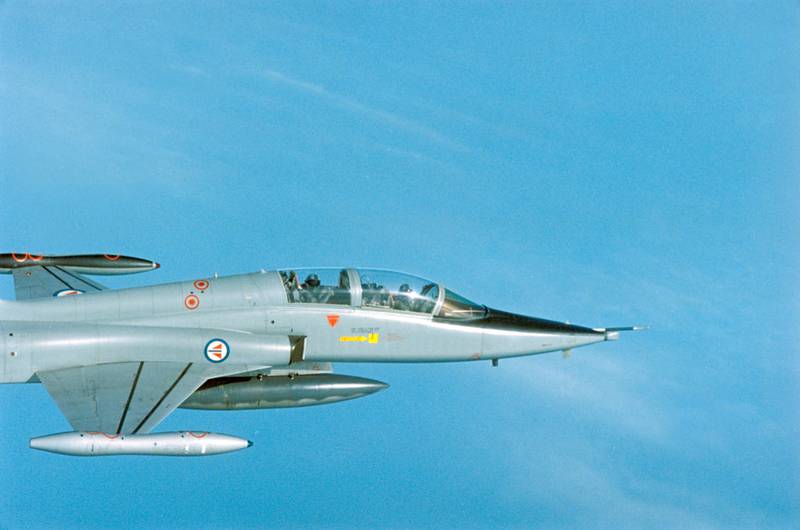 Et av Forsvarets F-5-jagerfly avbildet i 1990. Flyene er ikke lenger operative, og Norge solgte to av dem til 116.000 kroner stykket.