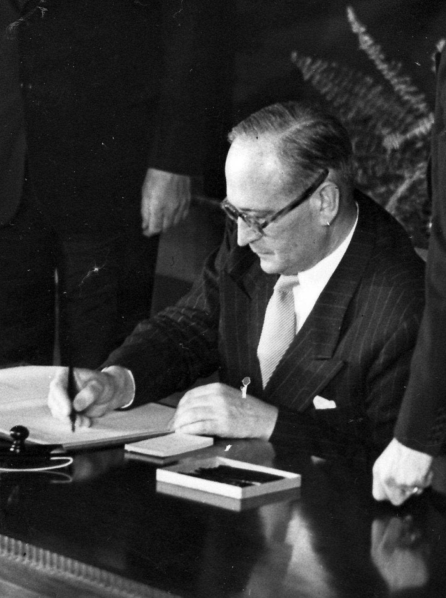 Undertegnet: Utenriks­minister Halvard Lange signerte Atlanterhavspakten på vegne av den norske regjeringen. FOTO: NTB SCANPIX