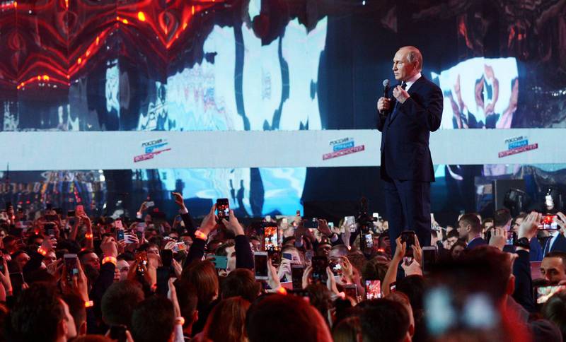 Vinner: Uten reelle motkandidater vil Russlands president Vladimir Putin vinne valget i morgen. Han har størst          oppslutning i den eldre befolkningen og på landsbygda, mens ungdom i byene har protestert. FOTO: ALEXEY NIKOLSKY/NTB SCANPIX