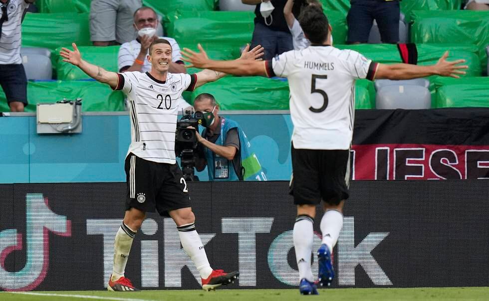 Robin Gosens storspilte og fikk til slutt også navnet sitt i målprotokollen i Tysklands 4-2-seier over Portugal i EM. Foto: Matthias Schrader / AP / NTB